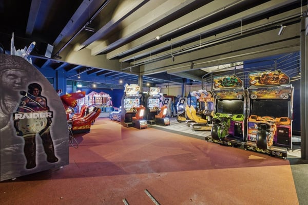 Grande surface de loisirs à louer - 4'500 m² à Rennaz 2