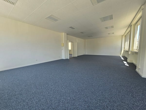 Bureau au 1er étage - 237m2 6