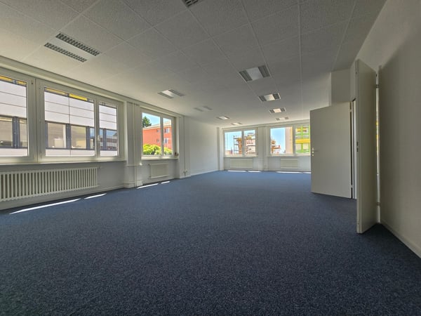 Bureau au 1er étage - 237m2 5