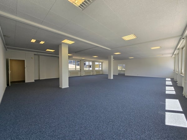 Bureau au 1er étage - 237m2 4