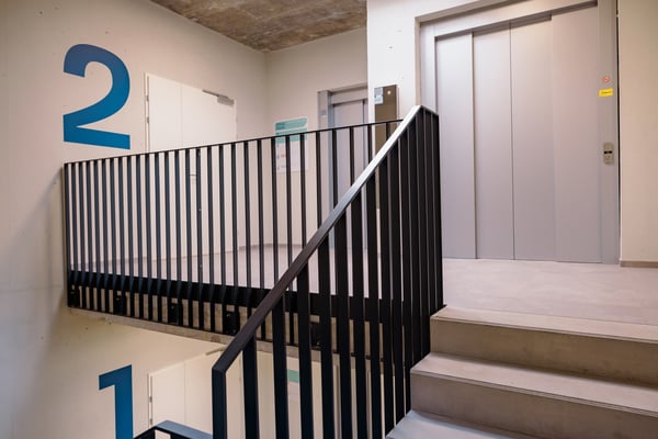 BAIL FLEXIBLE - Atelier 240 m2  avec monte-charge - Accès camion 3