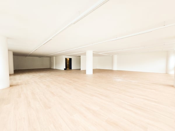 Bureau rénové de 270m2 - Centre-ville de Lausanne 2