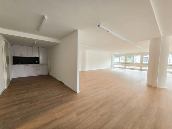 Bureau rénové de 270m2 - Centre-ville de Lausanne 1