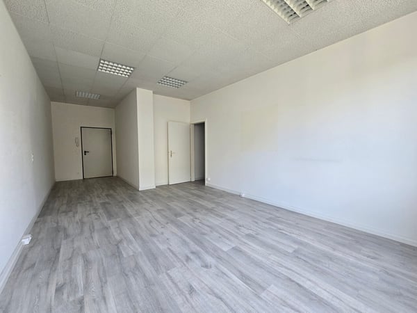 Surface commerciale/bureau de 11 m² à louer - 2e étage 8