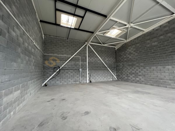 Streetbox double de 140m2 très bien situé à vendre ! 3