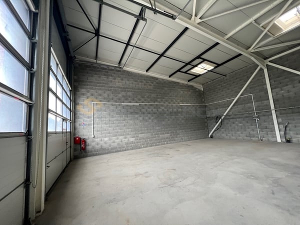 Streetbox double de 140m2 très bien situé à vendre ! 2