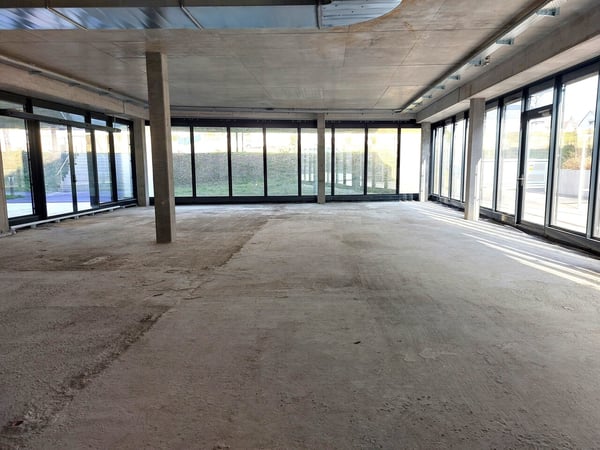 Surface commerciale au rez d'env 270 m2 - Proche commodité 2