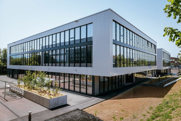 Surface commerciale au rez d'env 270 m2 - Proche commodité 1
