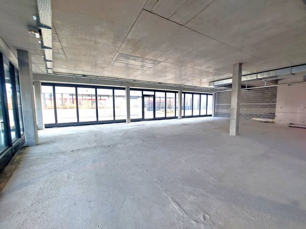 Surface commerciale au rez d'env 270 m2 - Proche commodité 4