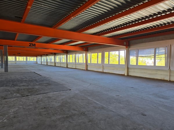 Atelier dès 78 m² à louer - 1er étage - Dépôt / atelier 2