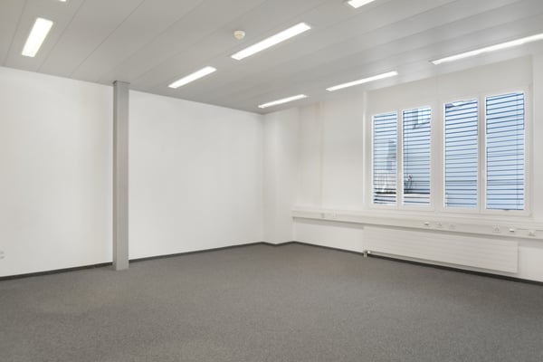 Bureau/atelier 120 m2 - Proche autoroute et transport 6