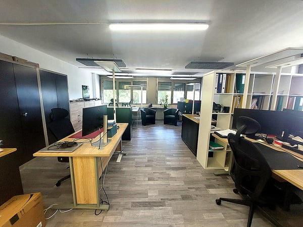Bureau de 75 m2 au 1er avec ascenseur - Proche autoroute et bus 3