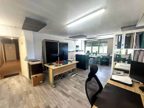Bureau de 75 m2 au 1er avec ascenseur - Proche autoroute et bus 4