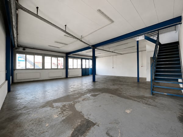 Atelier de 285m2 à louer - Forel - Localisation centrale 7