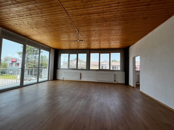 Atelier de 285m2 à louer - Forel - Localisation centrale 5