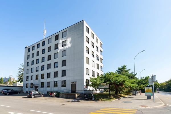 Surface 106 m2 au rez - Proche de tout - Bail flexible 1