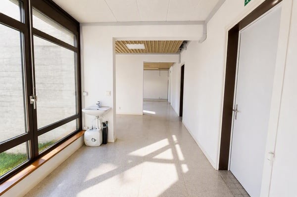 Surface 106 m2 au rez - Proche de tout - Bail flexible 3
