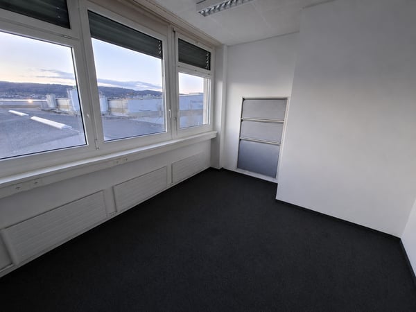 Unkomplizierte Bürofläche im 4. Obergeschoss 1