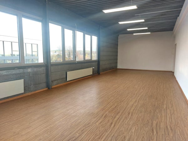 Bureau de 103 m2 - zone déchargement avec plateforme - Bail flexible 4
