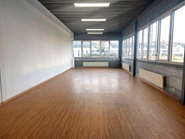 Bureau de 103 m2 - zone déchargement avec plateforme - Bail flexible 1