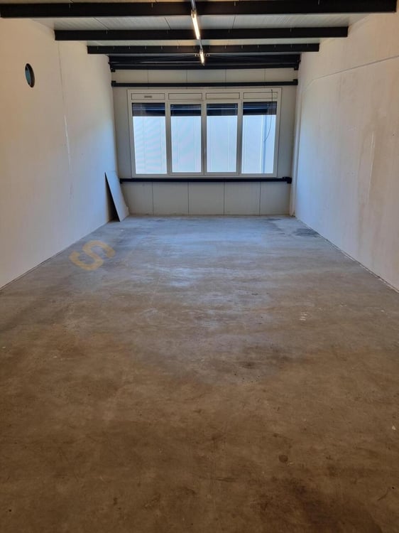Dépôt de 150 m2 au premier étage - Box numéro 134 et 135 5