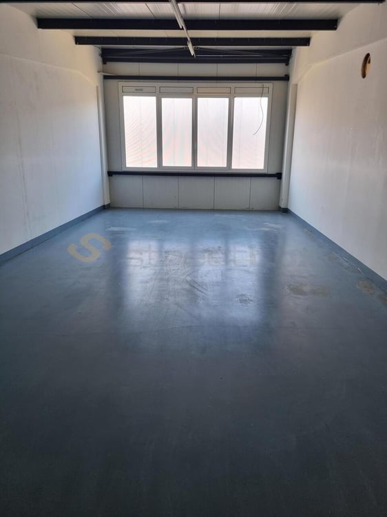 Dépôt de 150 m2 au premier étage - Box numéro 134 et 135 4