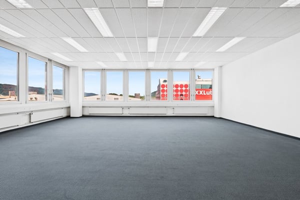 Helle Büro- oder Gewerbefläche direkt bei der A1 4