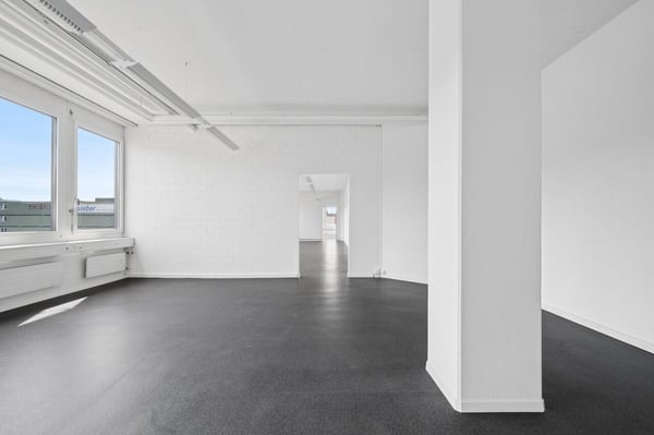 Helle Büro- oder Gewerbefläche direkt bei der A1 4