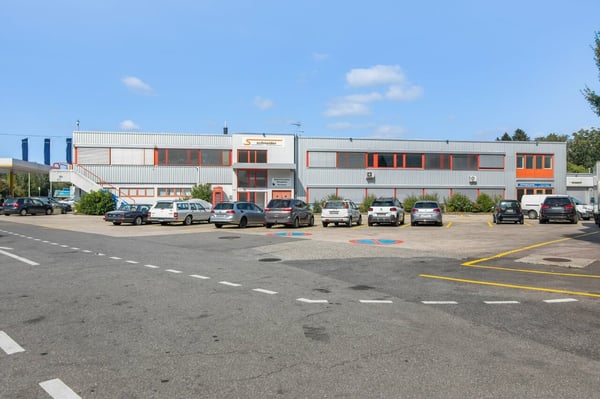 Surface de 555m2 - showroom - bureaux ou locaux