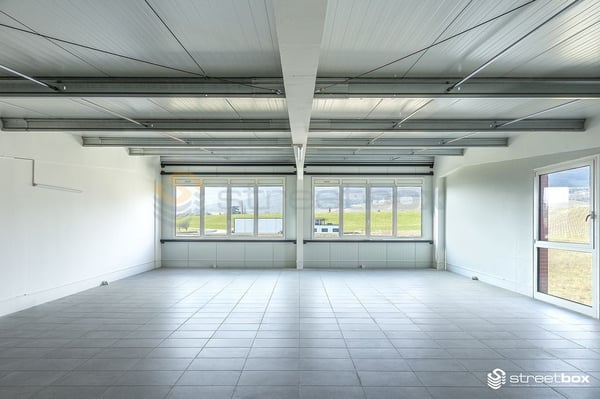 Streetbox double de 230m2 très bien situé ! 2