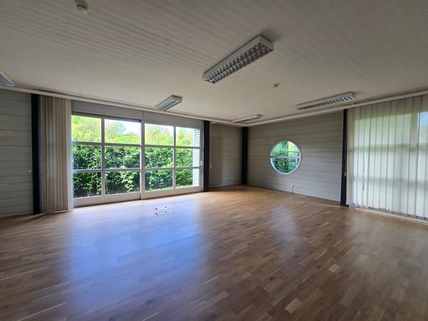 Bureaux de 69m2 - Proche commodités, transports et autoroute 1