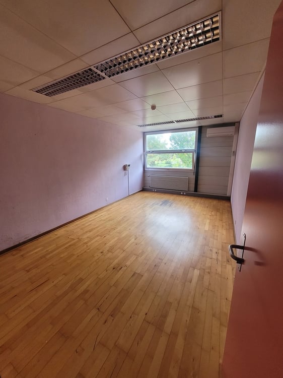 Bureau de 22m2 - Proche commodités, transports et autoroute 1