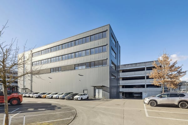 Bureaux de 920 m² à louer à Vernier 3