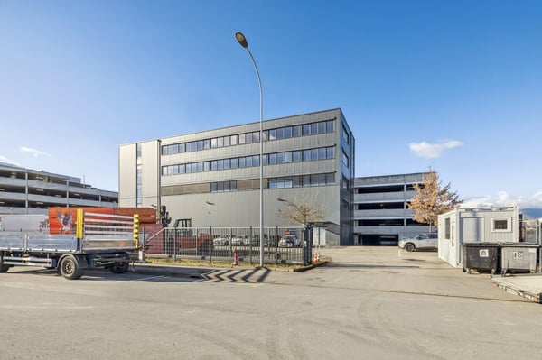 Bureaux de 920 m² à louer à Vernier 1