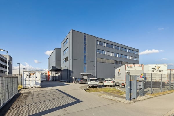 Bureaux de 920 m² à louer à Vernier 2