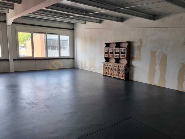 Streetbox double de 230m2 très bien situé ! Box n12 et 13 5