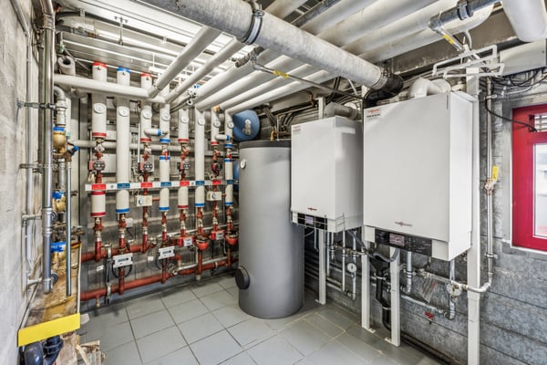 Immeuble Mixte en zone artisanale 8