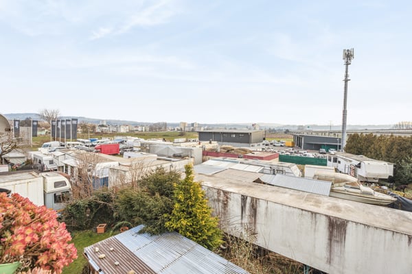 Immeuble Mixte en zone artisanale 12