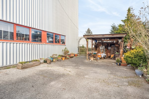 Immeuble Mixte en zone artisanale 11