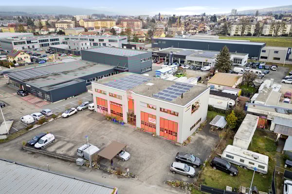 Immeuble Mixte en zone artisanale 13