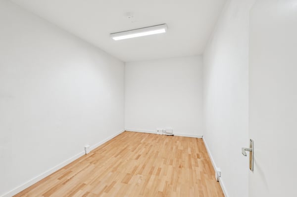 local commercial ouvert à diverses activités 2