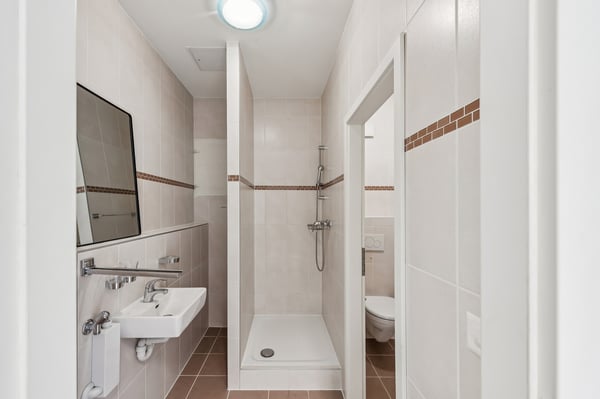 local commercial ouvert à diverses activités 5