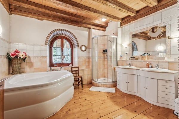Propriété au charme authentique, finitions soignées et grand jardin 12