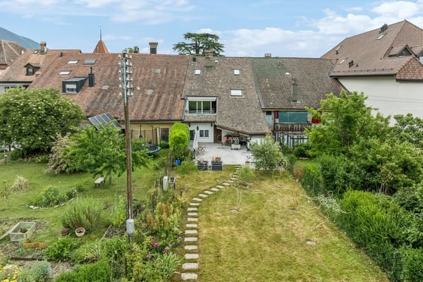 Très charmante maison villageoise, au centre de Champagne ! 2
