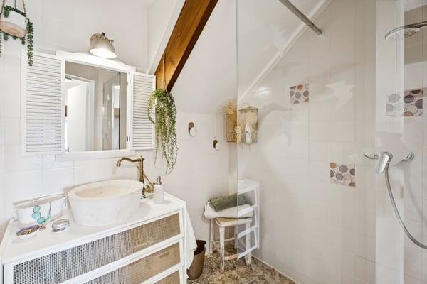 Maison villageoise de caractère située face au lac de Neuchâtel ! 9