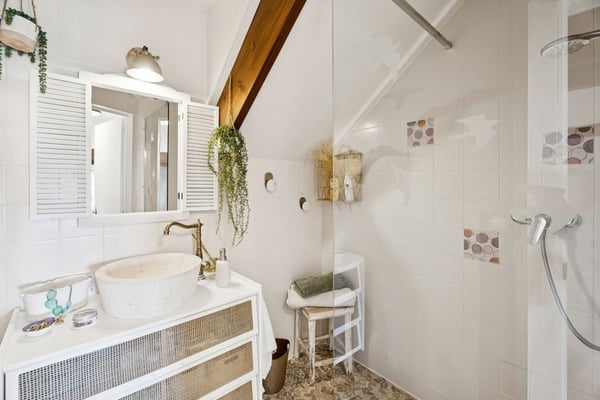Maison villageoise de caractère située face au lac de Neuchâtel ! 9