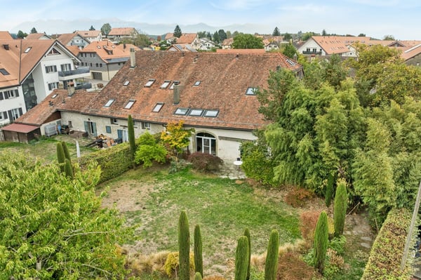 Maison villageoise d'exception au coeur de Sullens !