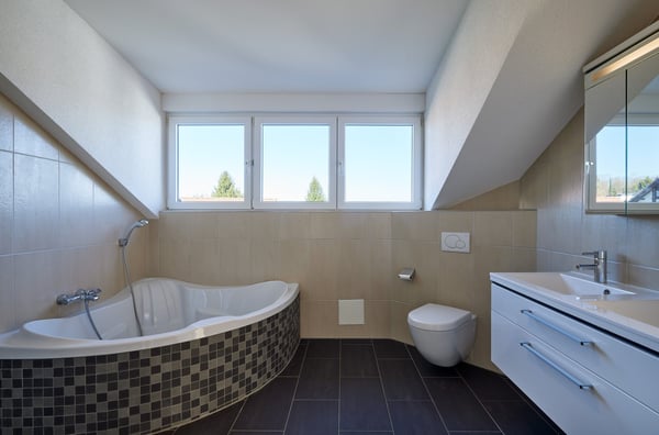 Attraktive Dachwohnung an Bestlage mit bis zu fünf Einstellplätzen! 6