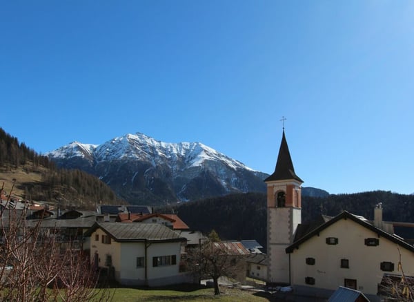 Mehrfamilienhaus mit Stall und Entwicklungspotenzial im Dorfkern von Lain 5