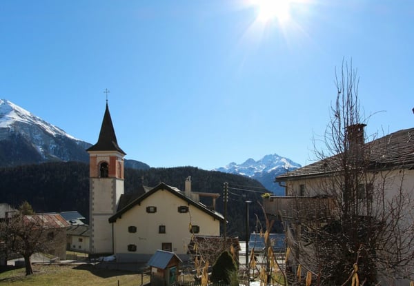 Mehrfamilienhaus mit Stall und Entwicklungspotenzial im Dorfkern von Lain 6